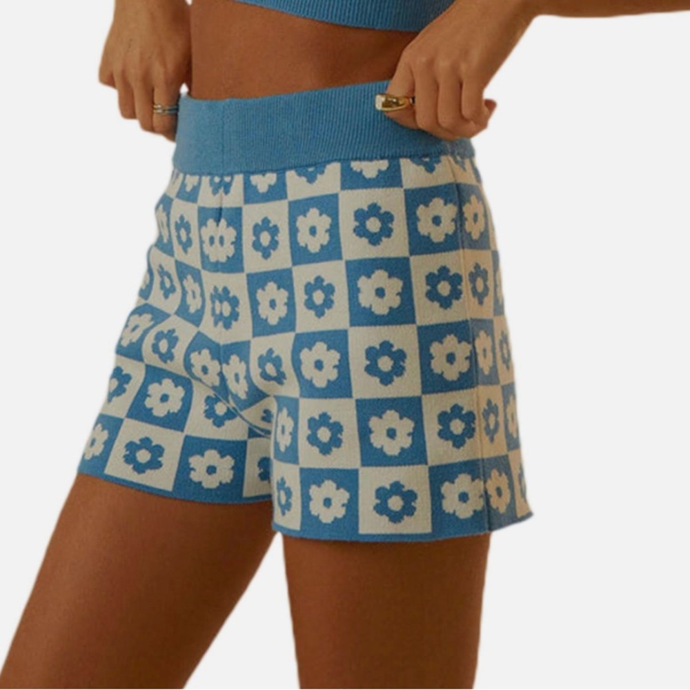 Vigorbear blue and white floral shorts sz s